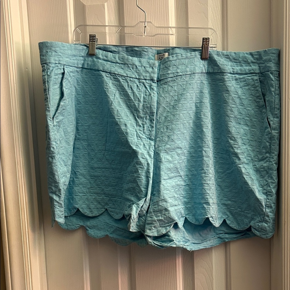 Women’s Crown & Ivy 22W Scalloped Light Aqua Shorts